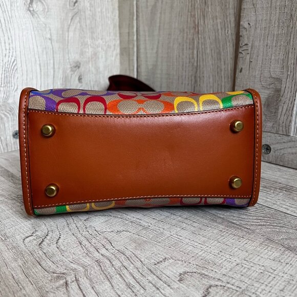 Coach Field Tote 22 In Rainbow Signature Canvas c5142 - Picture 4 of 6